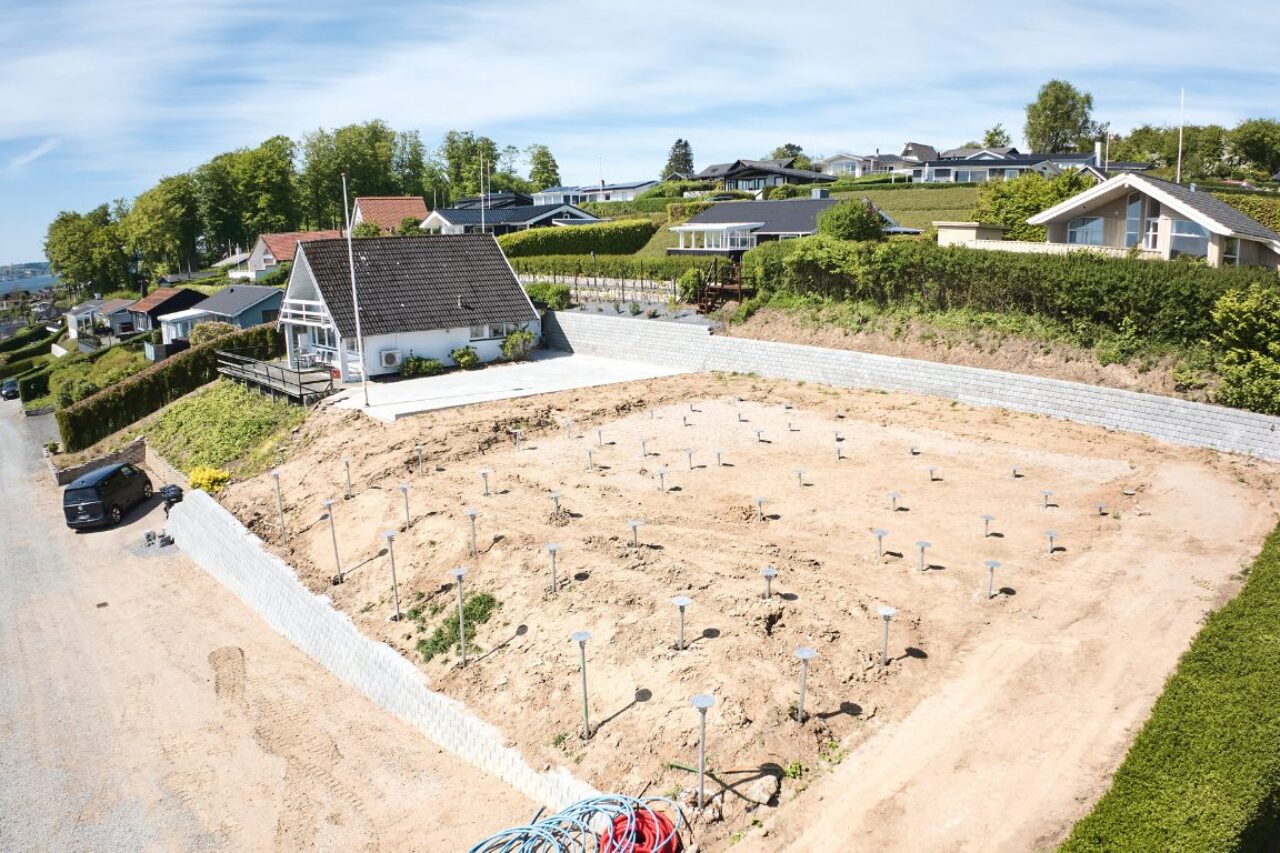 fundament-sommerhus-aabenraa2 Fundament til sommerhus med GeoPile skruepæle ved Aabenraa Fjord